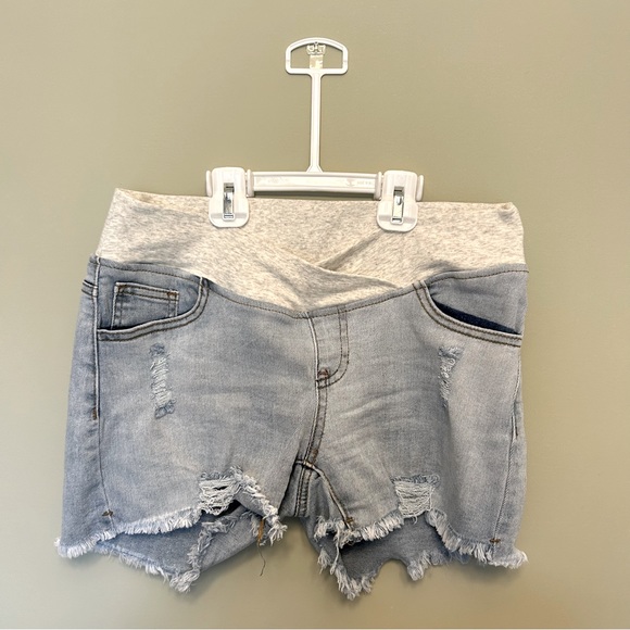 Pants - Maternity denim shorts, under the bump fit. UEC